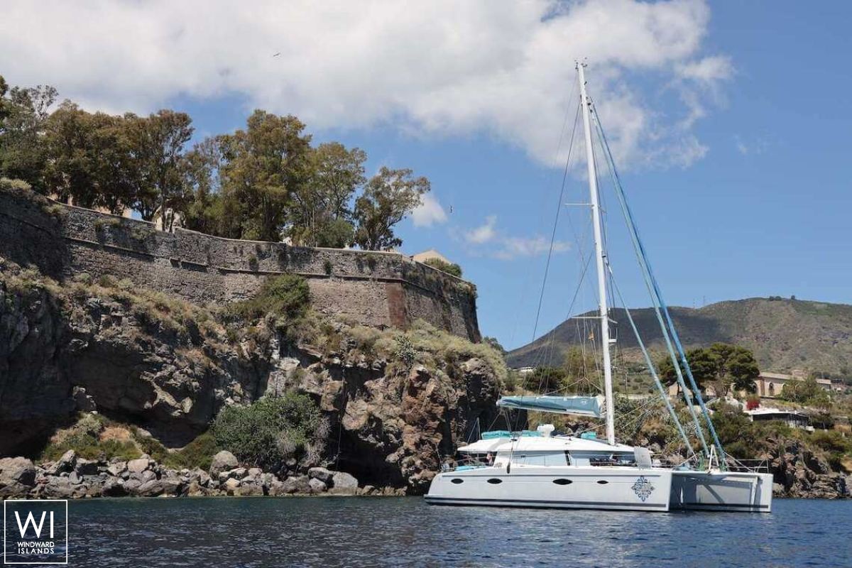 LIR  Fountaine Pajot Victoria 67' Exterior 1