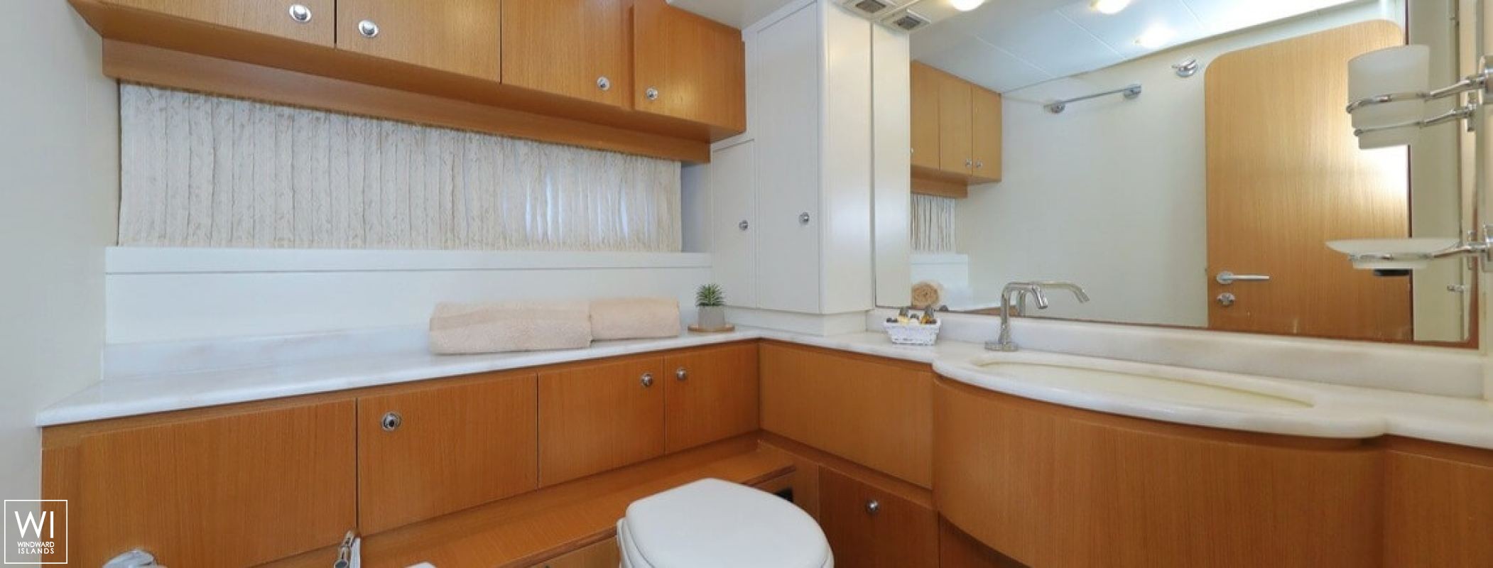 DOMINIQUE  Ferretti Yacht 680 Interior 25