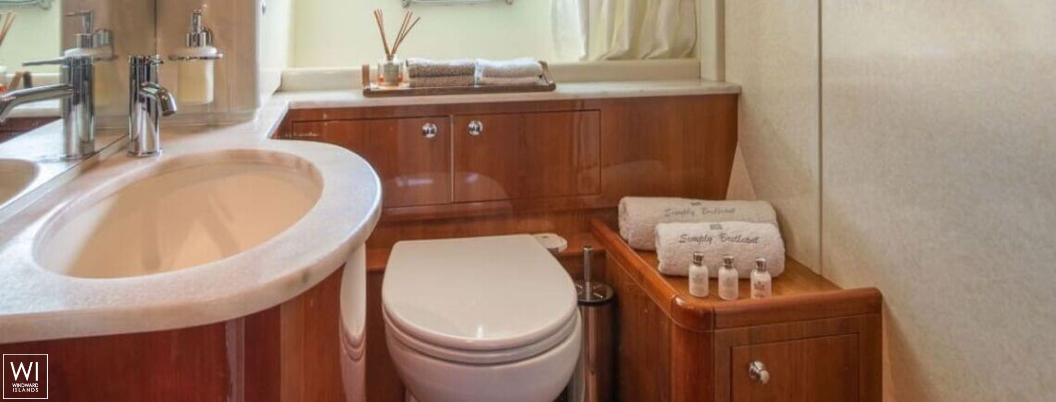 Simply Brilliant  Ferretti Yacht 680 Interior 13