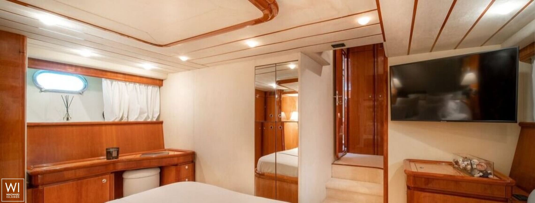 Simply Brilliant  Ferretti Yacht 680 Interior 19
