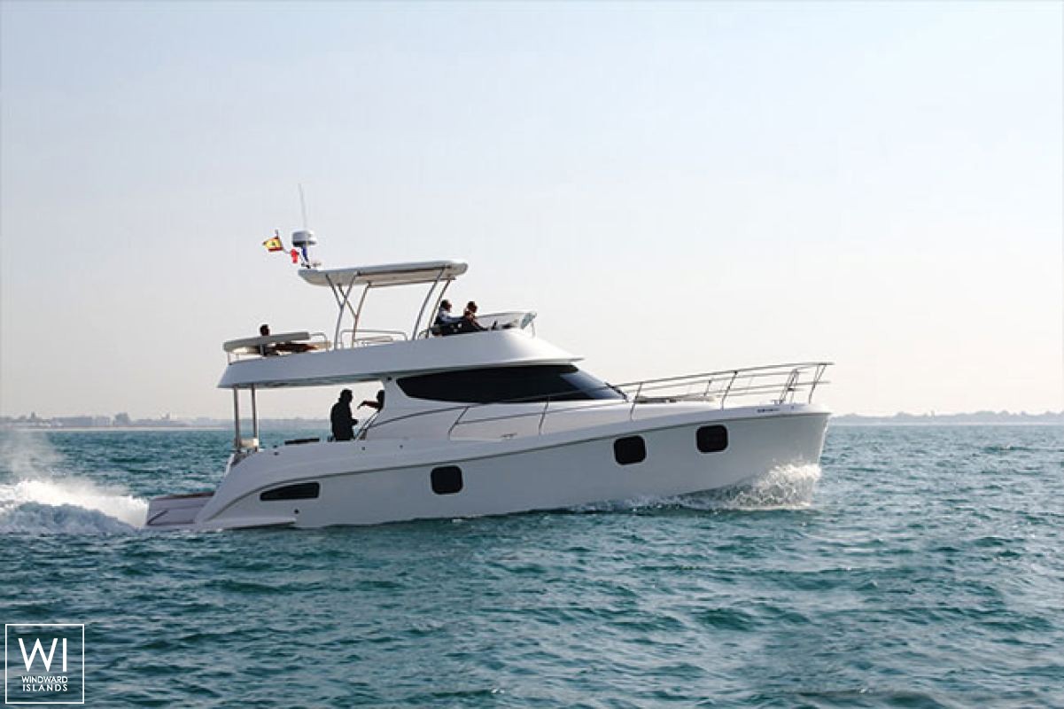 Flashcat 435 Flash Catamaran Exterior 2