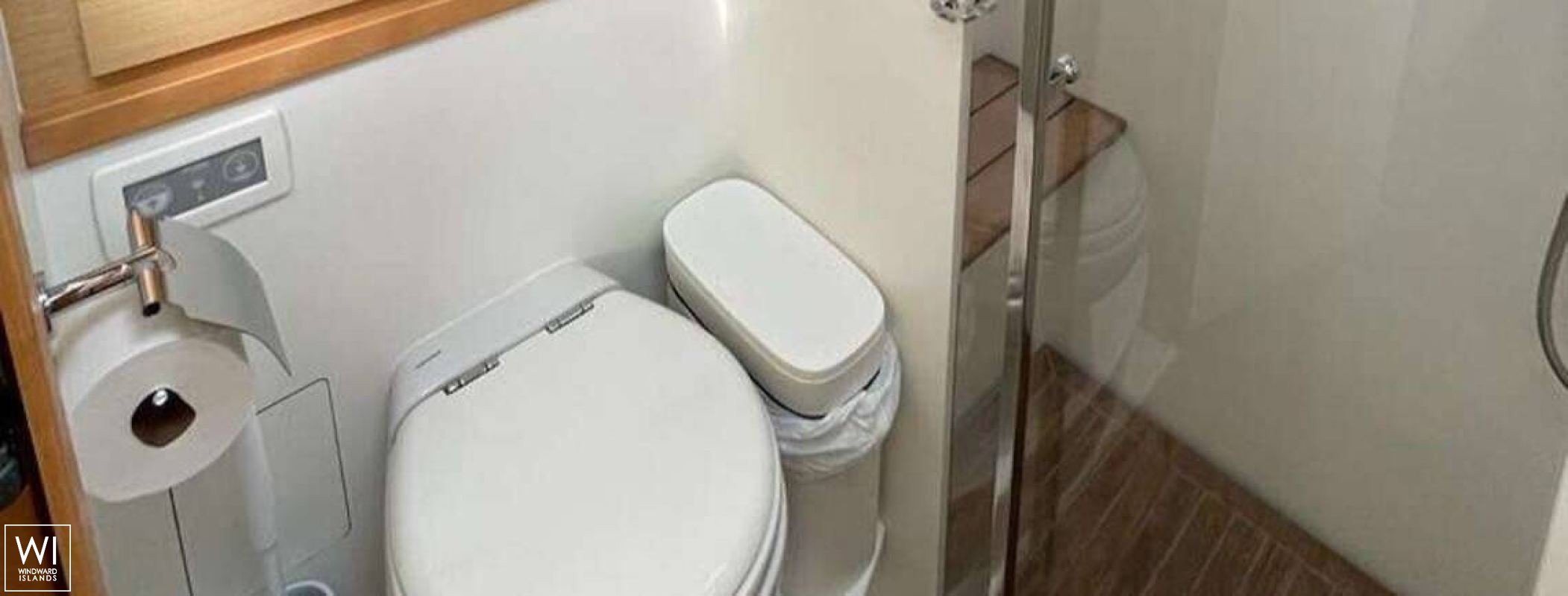 BLUEWINDS (ex Playtime) Lagoon Catamaran Lagoon 560 Interior 15