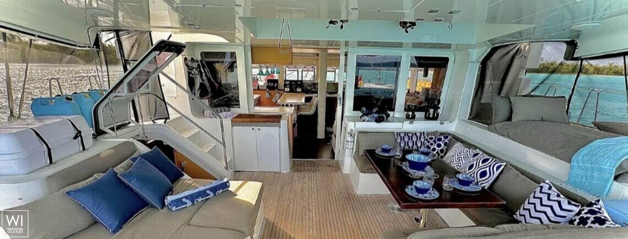 4X  Lagoon Catamaran Lagoon 560 Exterior 11