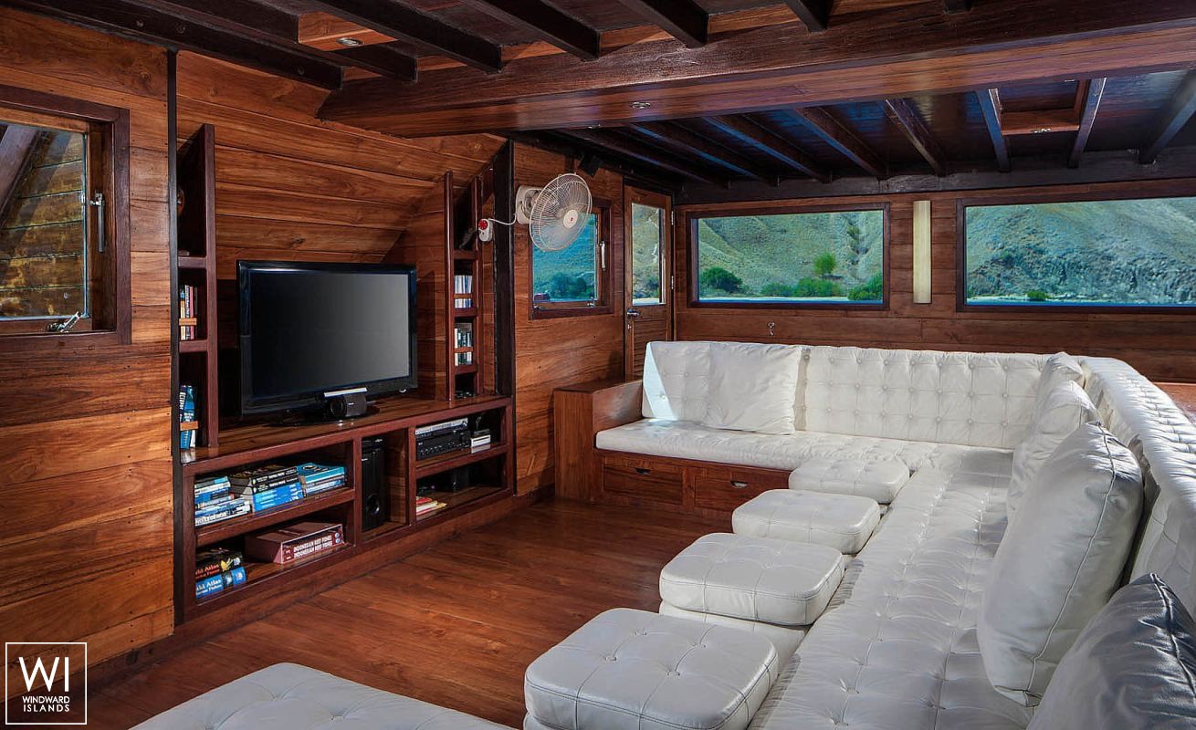 Samata   Ketch  42M Interior 12