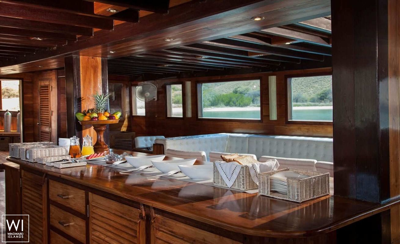 Samata   Ketch  42M Interior 15