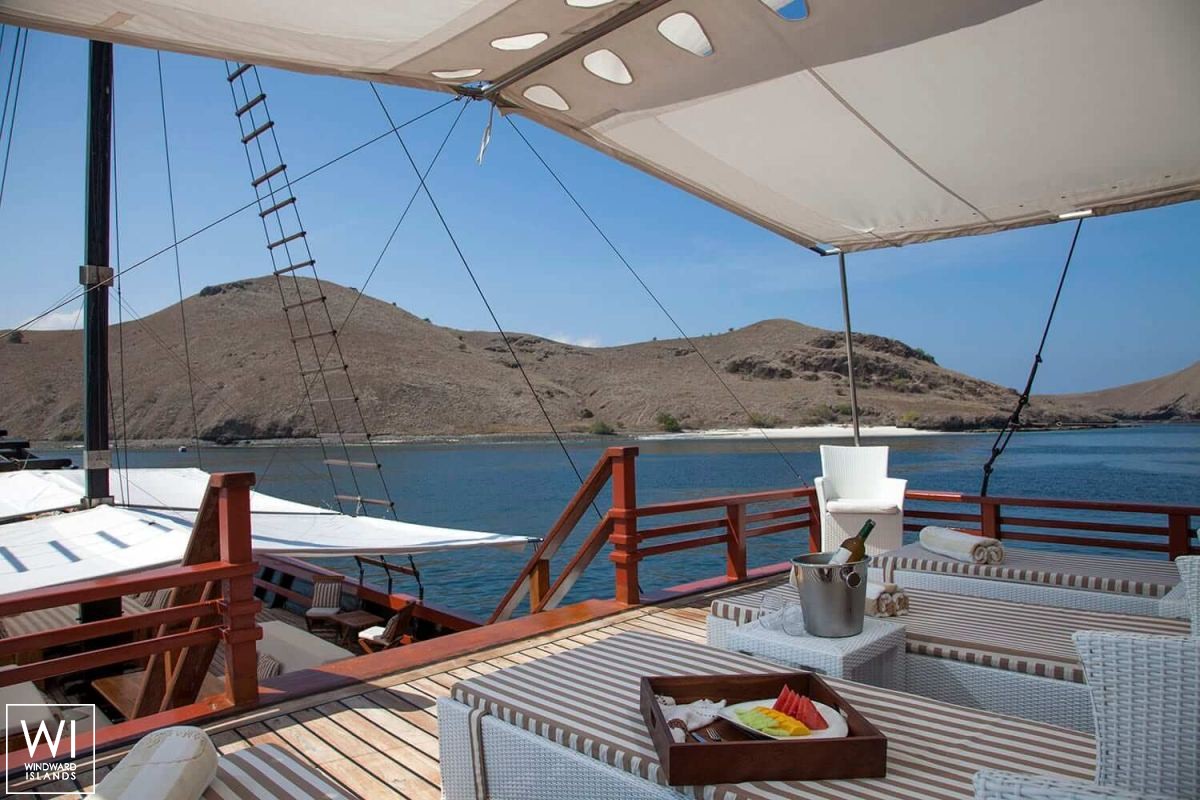 Samata   Ketch  42M Interior 17