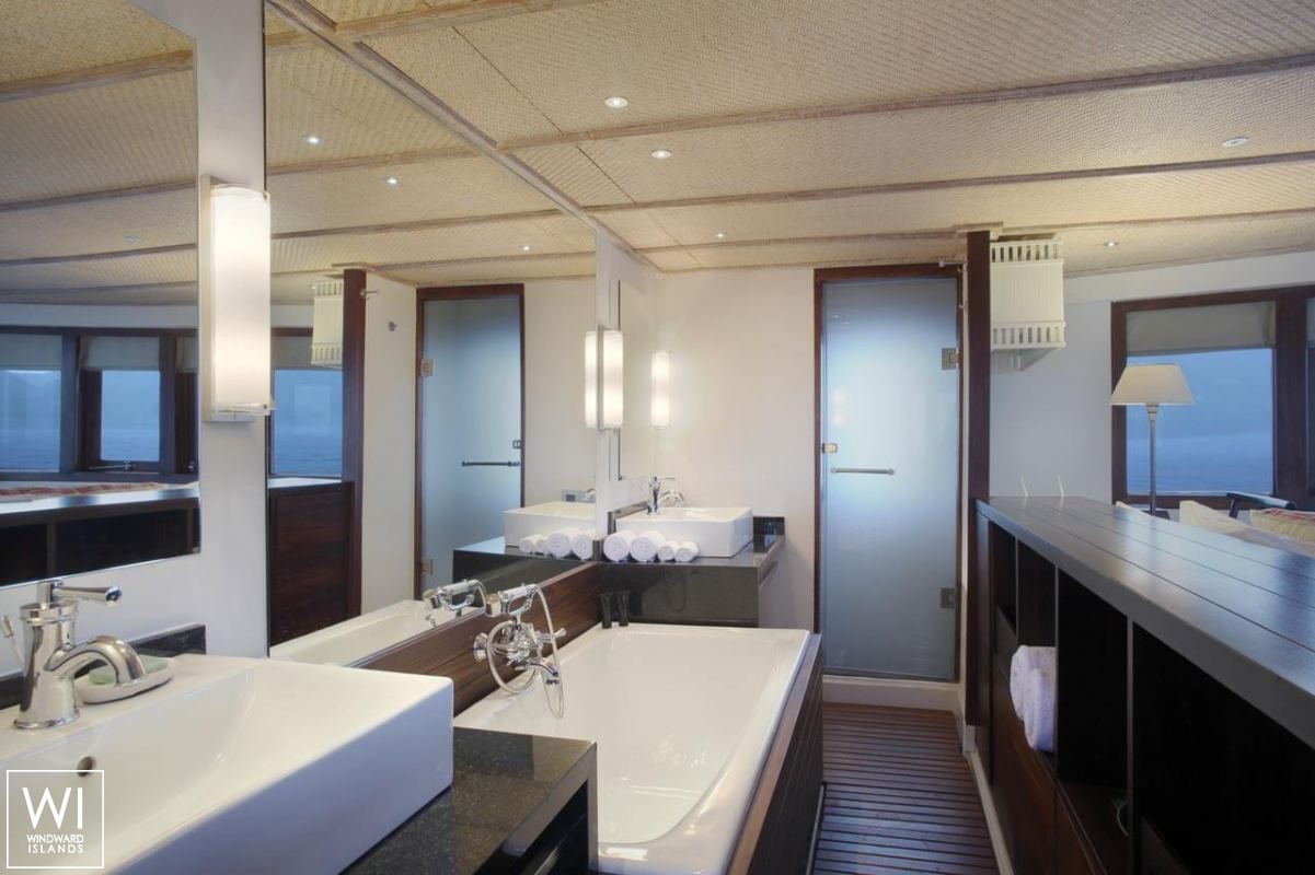 Alila Purnama   Yacht 46M Interior 17