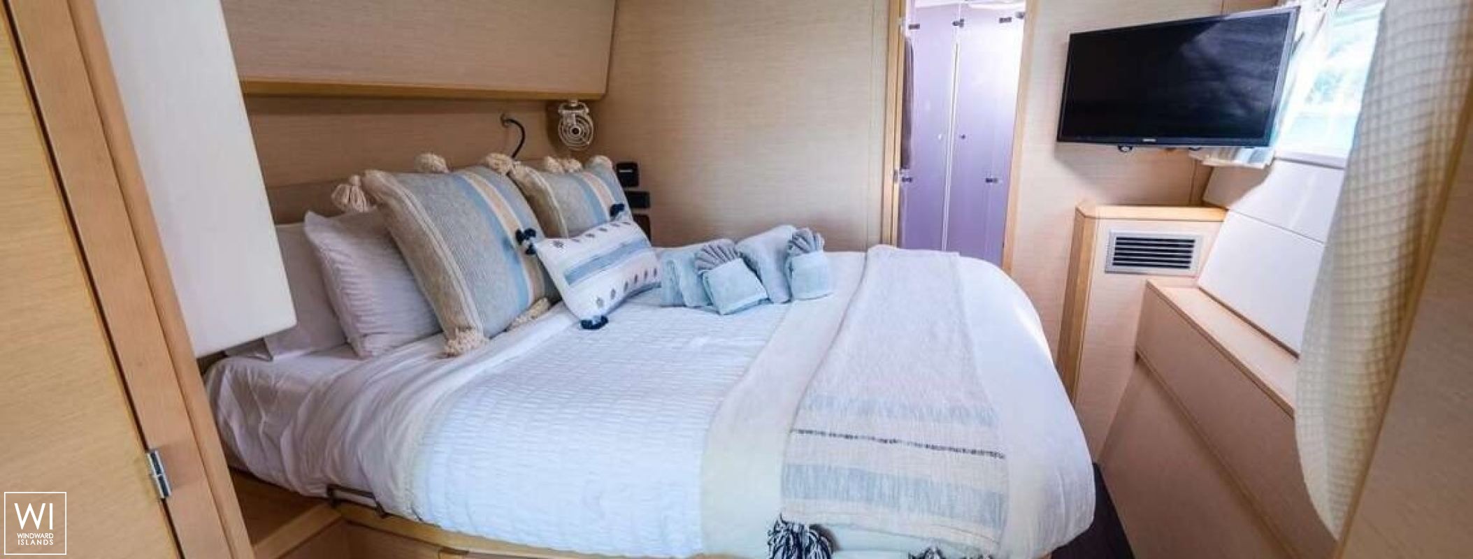 Sip Sip  Lagoon Catamaran Lagoon 620 Interior 1