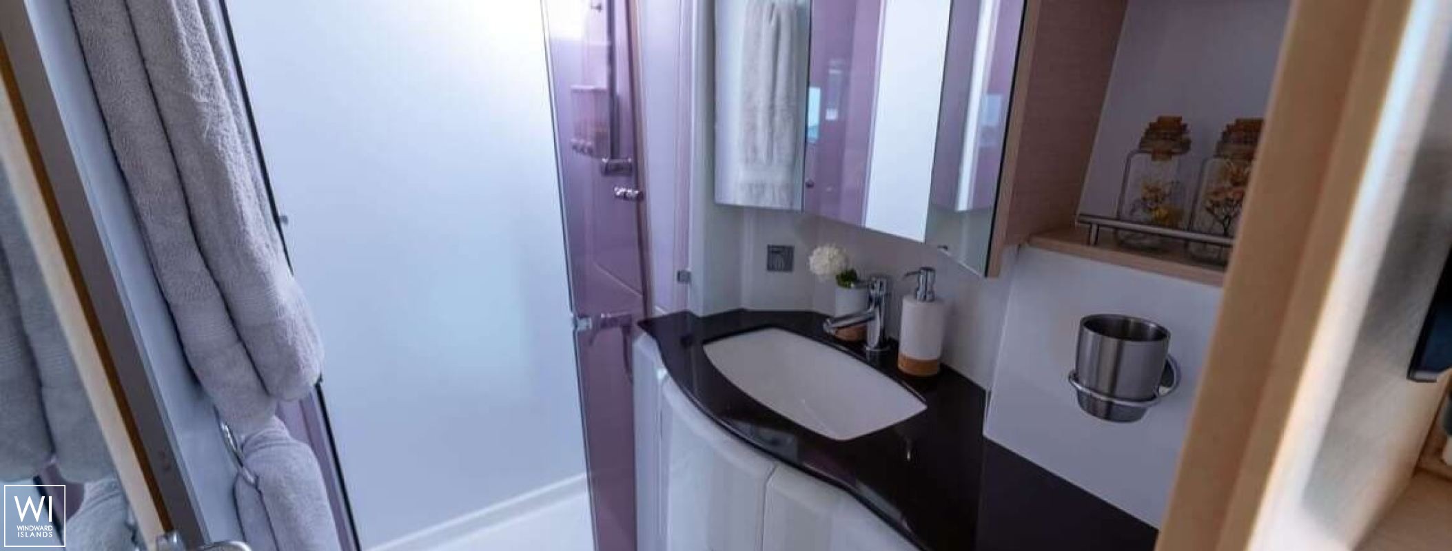 Sip Sip  Lagoon Catamaran Lagoon 620 Interior 1