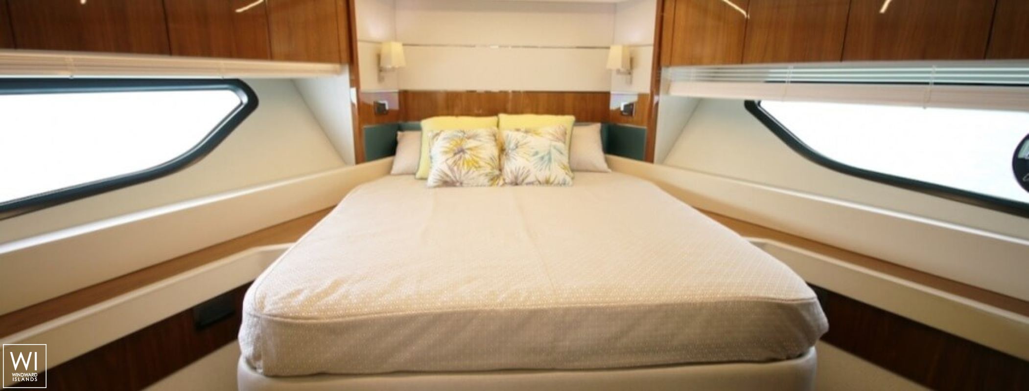 V  Sunseeker Predator 74' Interior 15