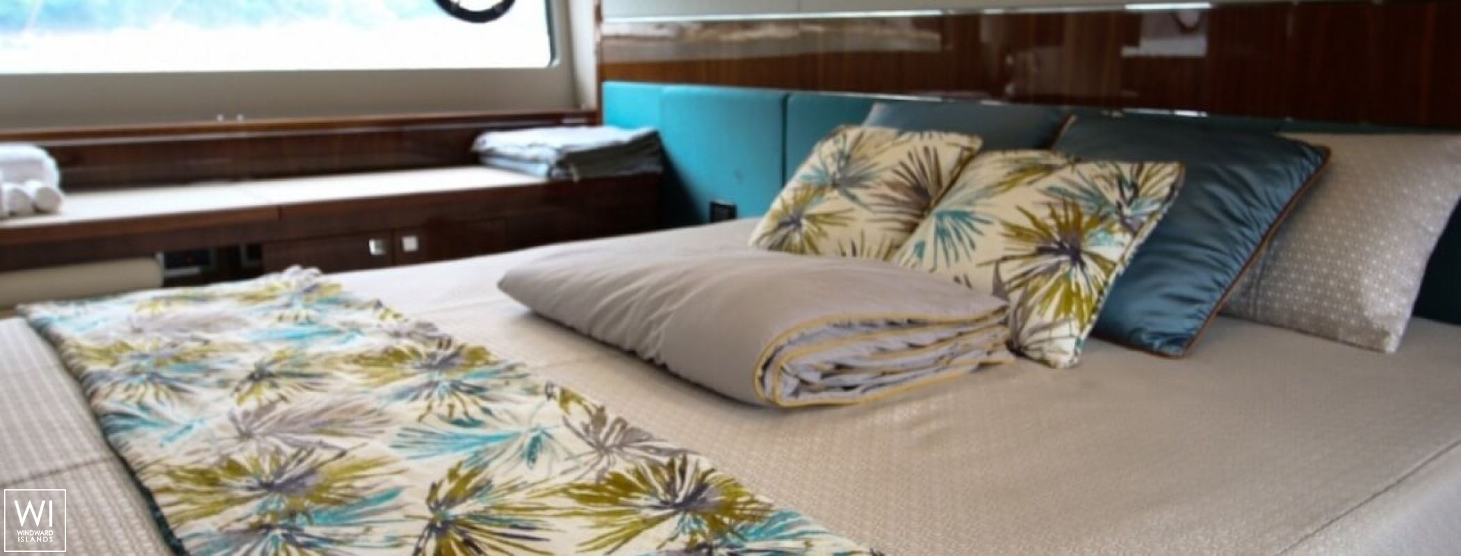 V  Sunseeker Predator 74' Interior 17