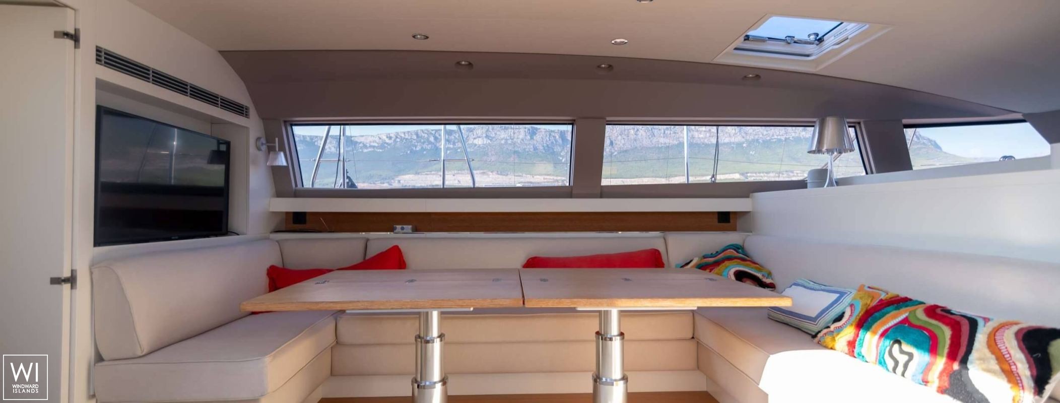 Bubbles  CNB Sloop 76' Interior 1