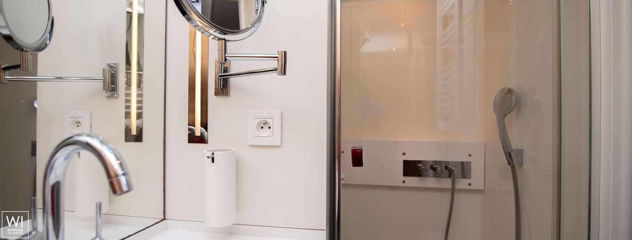 Bubbles  CNB Sloop 76' Interior 1