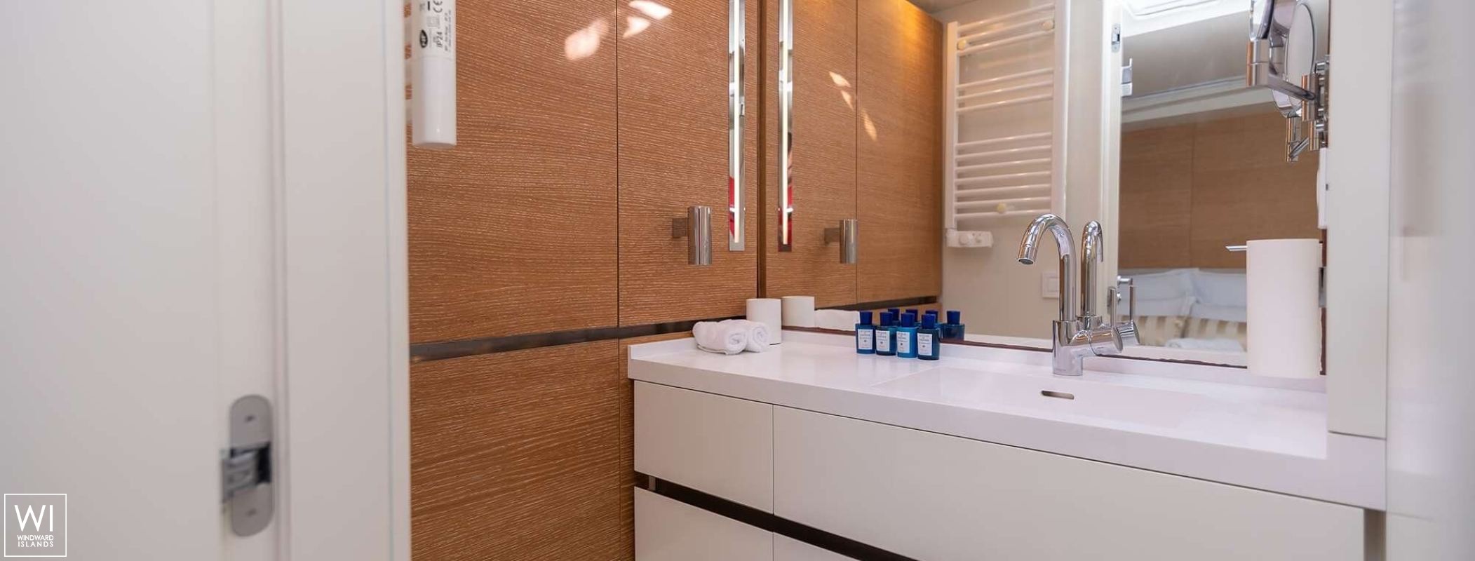 Bubbles  CNB Sloop 76' Interior 1