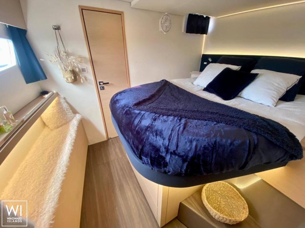 MeHo  Fountaine Pajot Saba 50 Interior 24