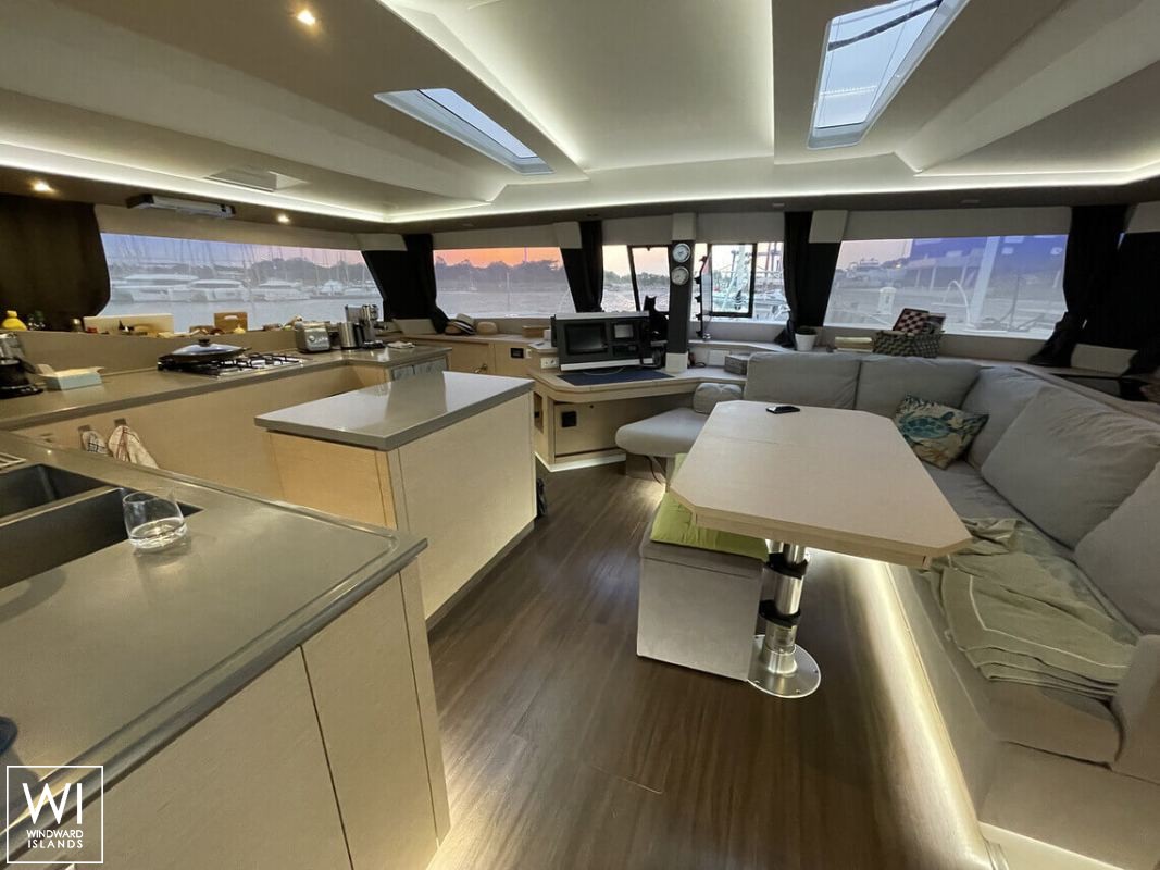 MeHo  Fountaine Pajot Saba 50 Interior 27