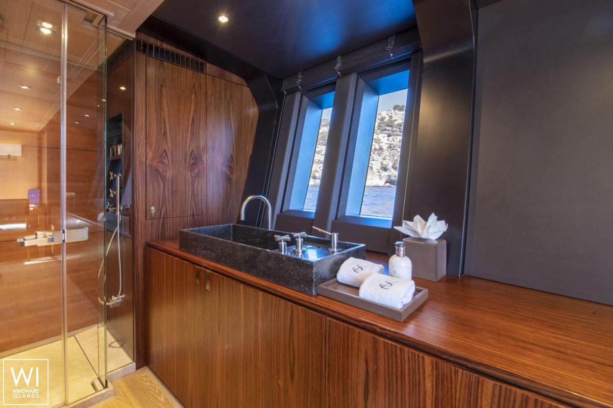 Sharlou (ex Sarissa) Vitters Sloop 42M Interior 8