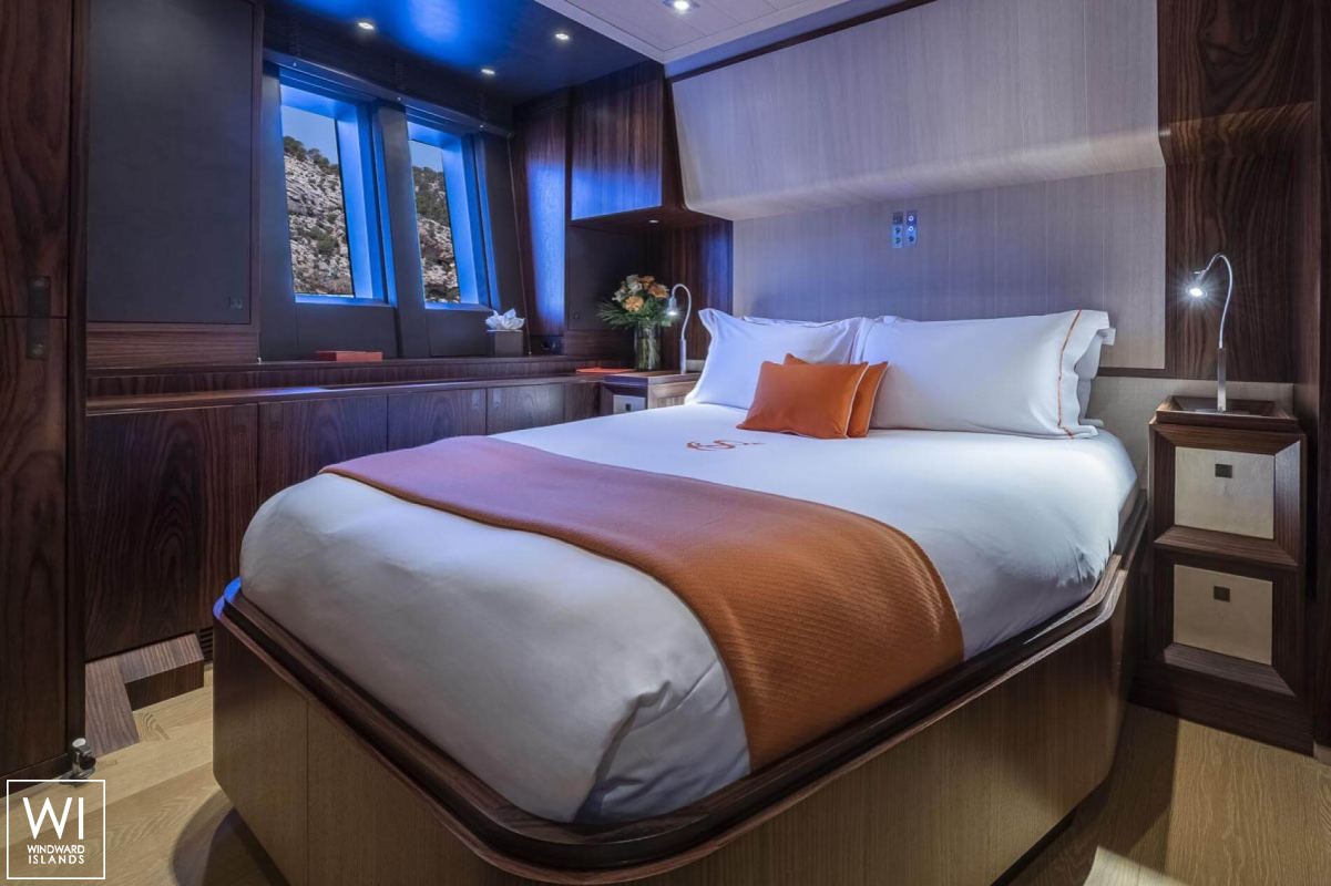 Sharlou (ex Sarissa) Vitters Sloop 42M Interior 9