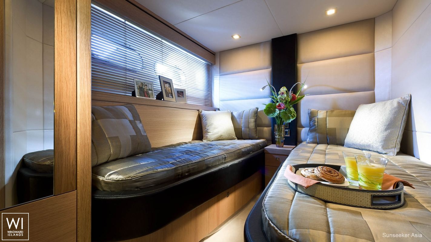 Manhattan 64' Sunseeker Interior 4