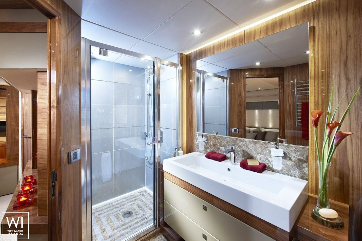 THE NAKOA  Sunseeker Yacht 28M Interior 5