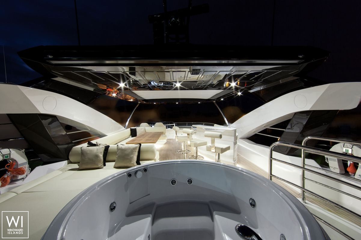 THE NAKOA  Sunseeker Yacht 28M Interior 9