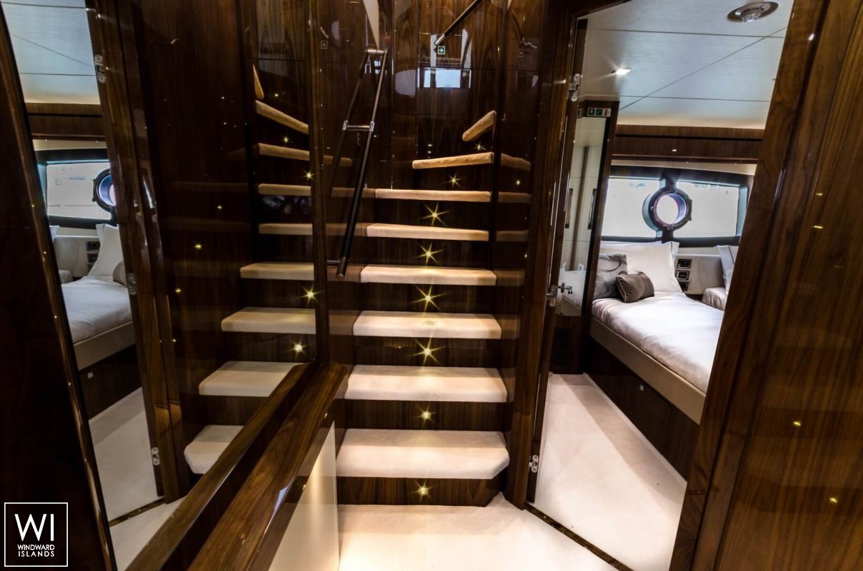 THE NAKOA  Sunseeker Yacht 28M Interior 9