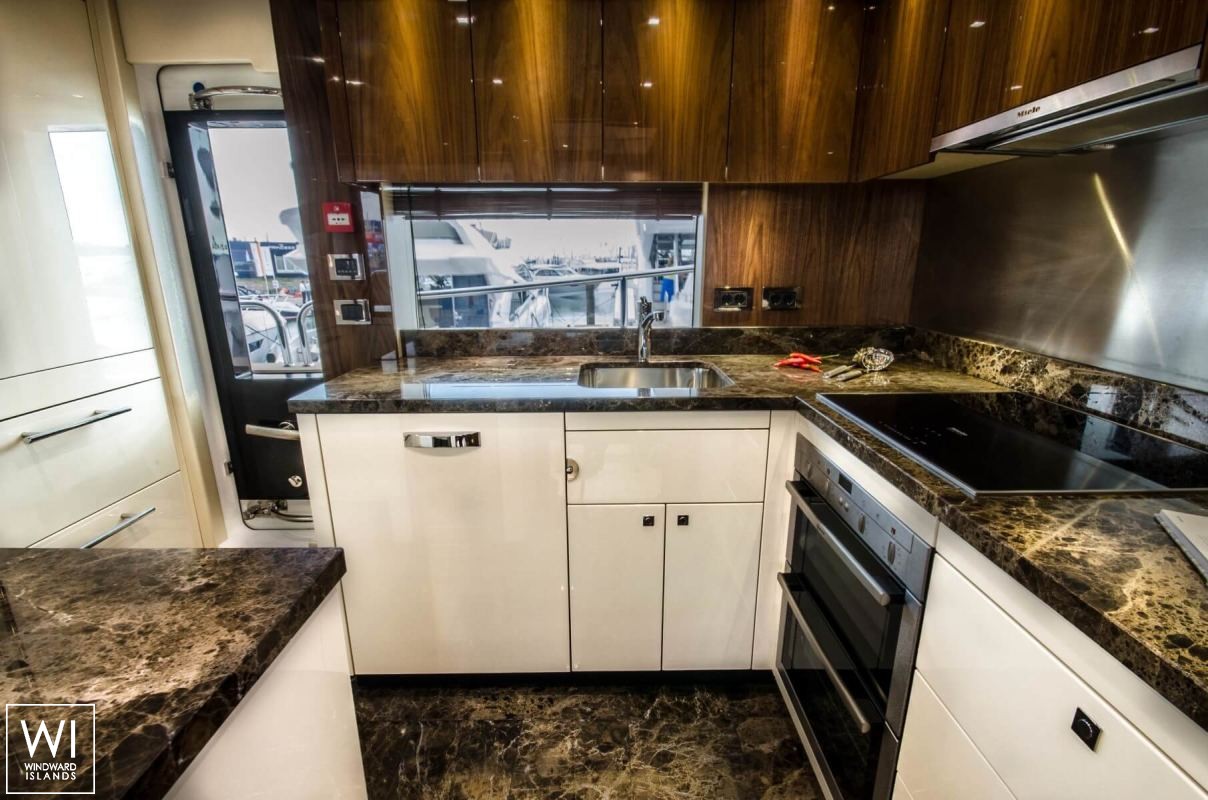 THE NAKOA  Sunseeker Yacht 28M Interior 11