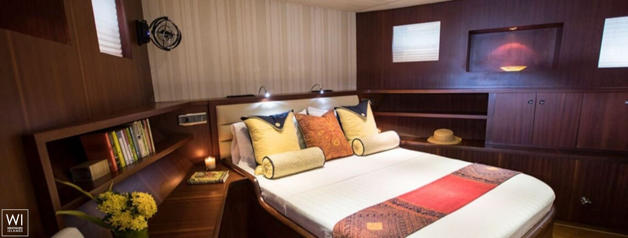 THE BLUE   Schooner 28M Interior 17