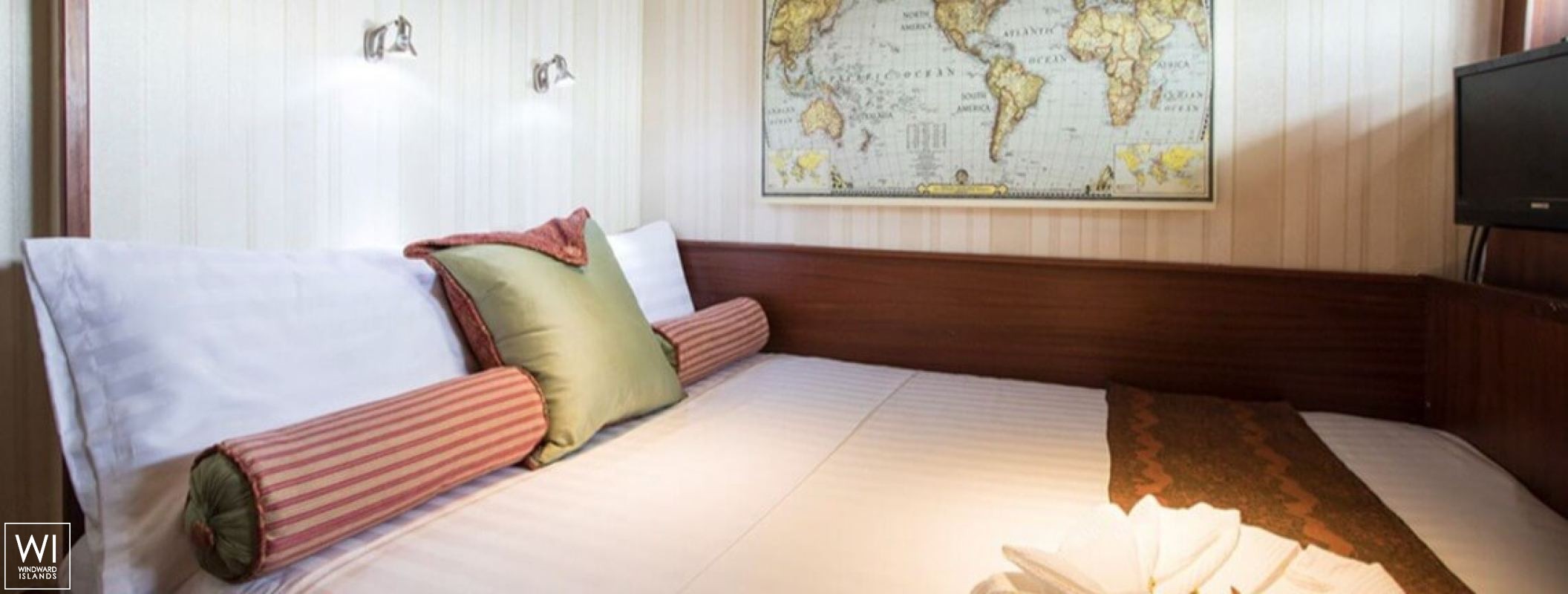 THE BLUE   Schooner 28M Interior 25