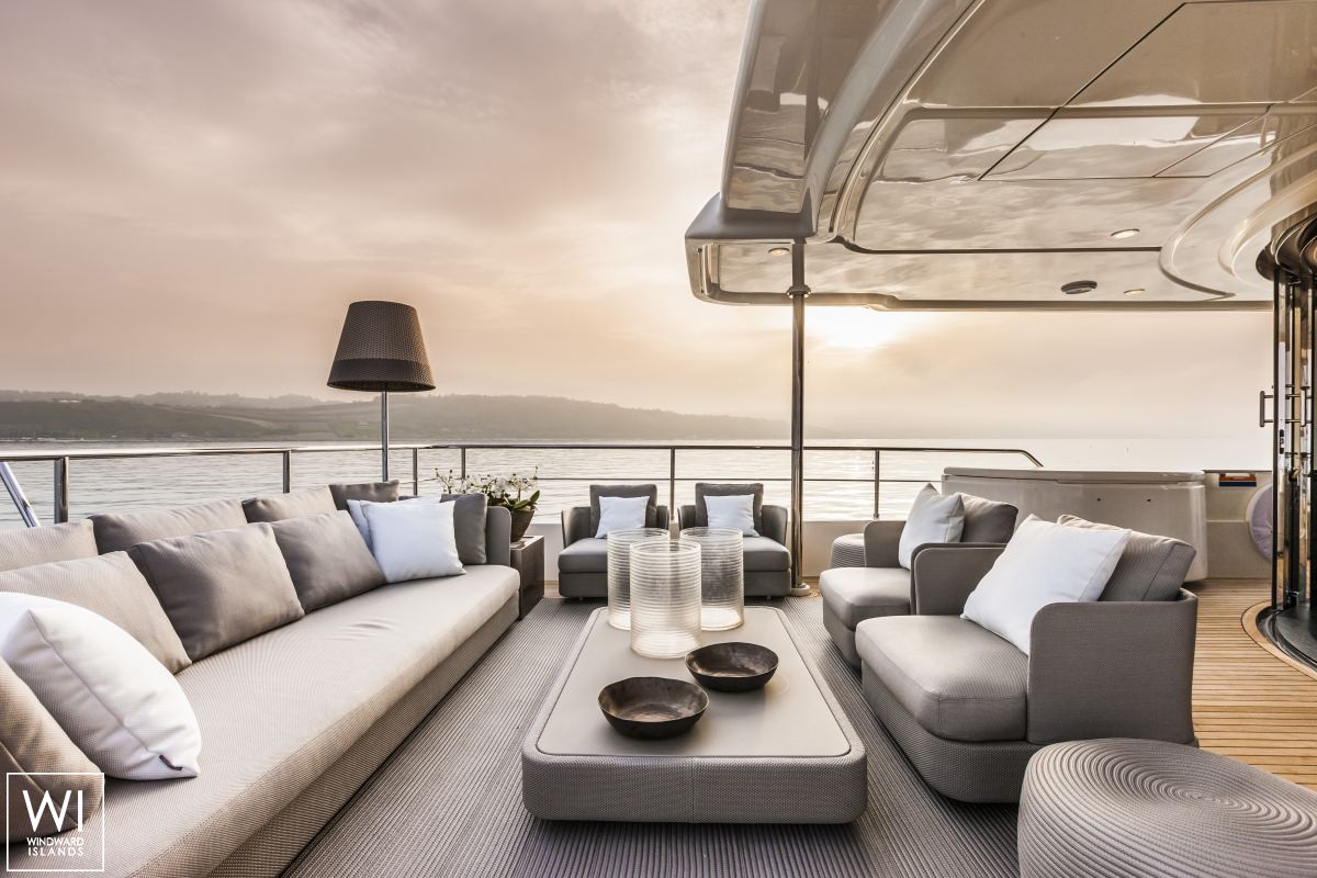 Yvonne  Ferretti  Line 28M Exterior 9