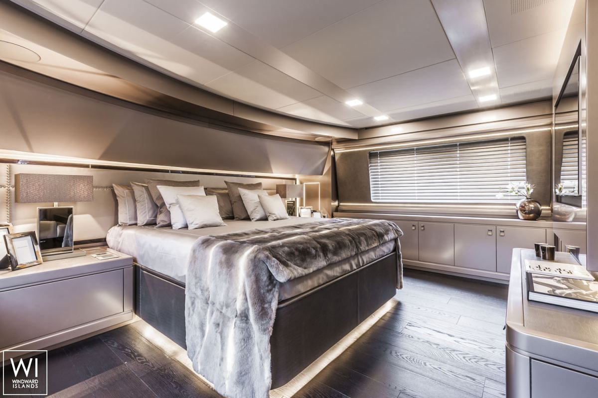 Yvonne  Ferretti  Line 28M Interior 14