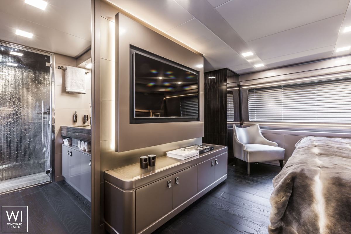 Yvonne  Ferretti  Line 28M Interior 15