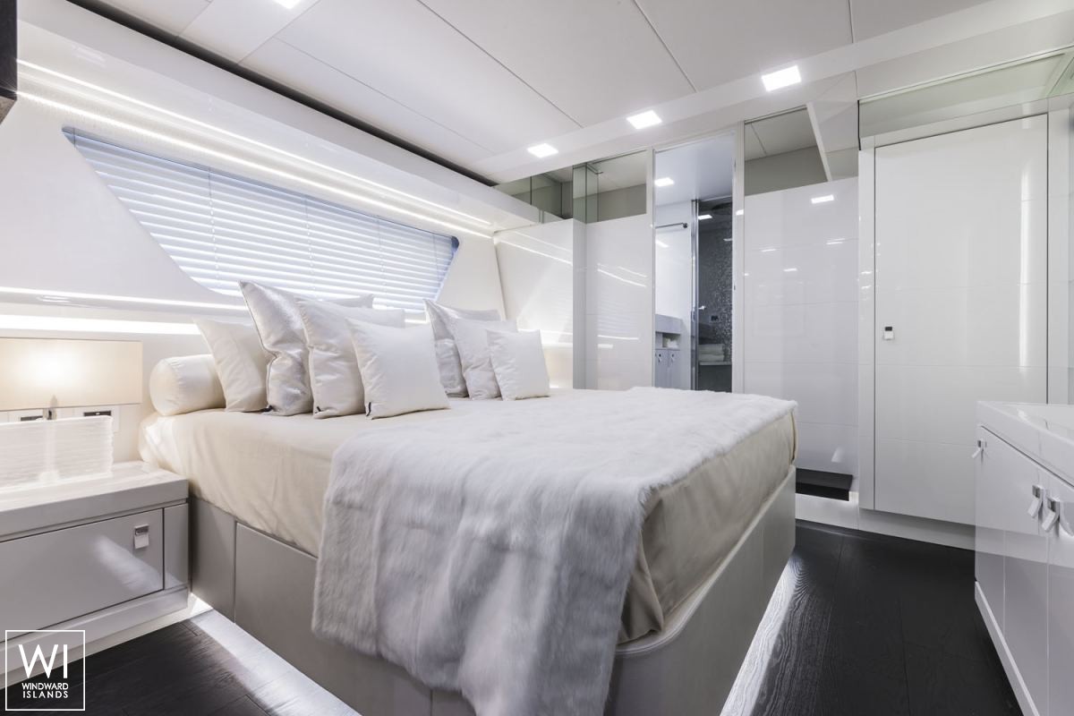 Yvonne  Ferretti  Line 28M Interior 17