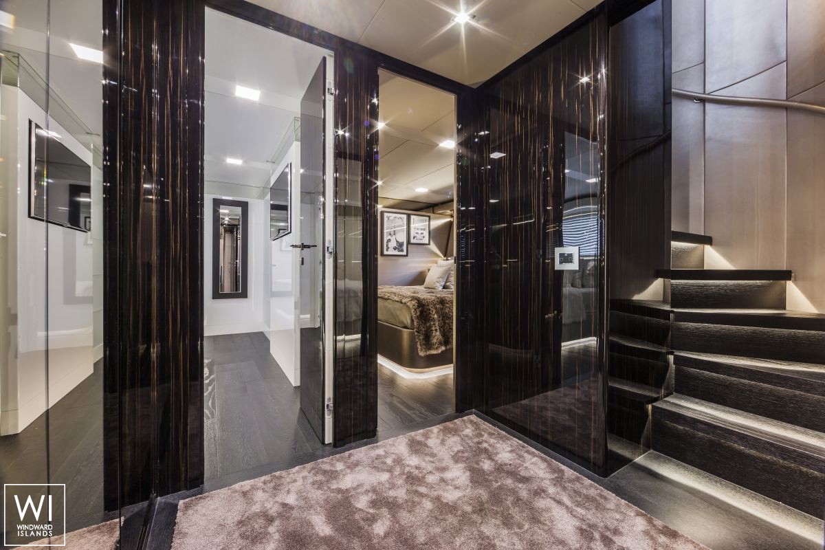 Yvonne  Ferretti  Line 28M Interior 16