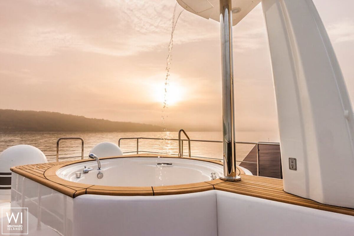 Yvonne  Ferretti  Line 28M Exterior 7