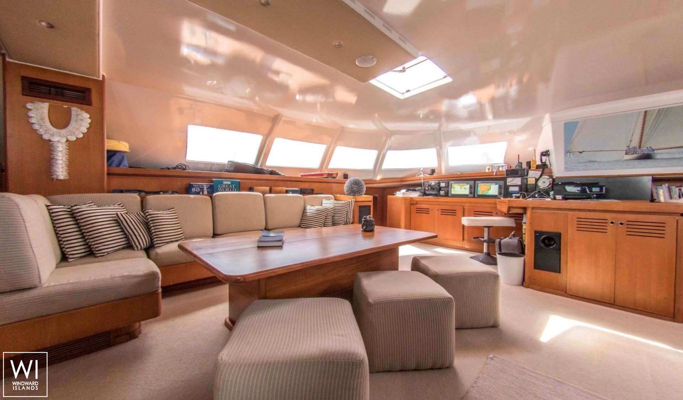 LONESTAR    Catamaran 85 Interior 15