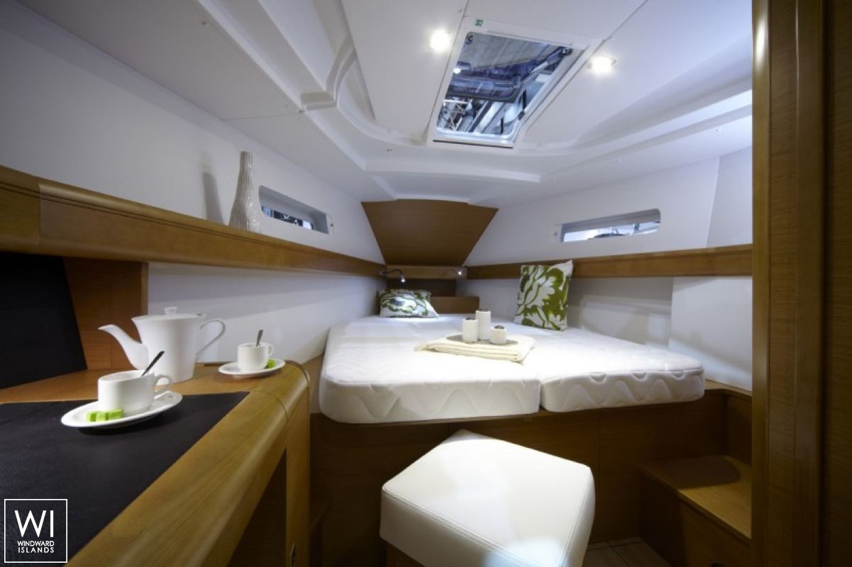 Sun Odyssey 449 Jeanneau Interior 3