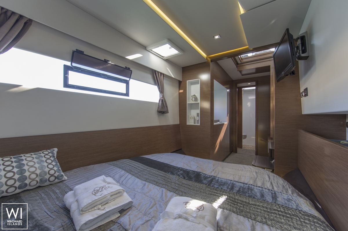 MY 37 Fountaine Pajot Interior 5