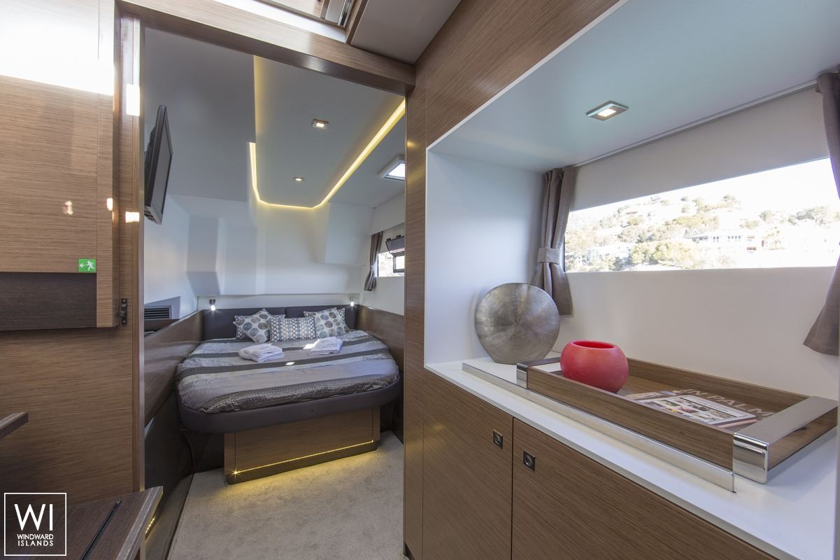 MY 37 Fountaine Pajot Interior 4