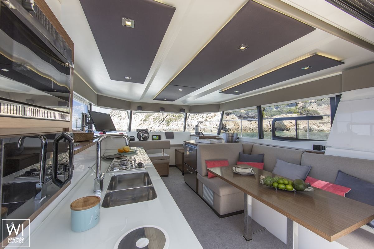 MY 37 Fountaine Pajot Interior 1