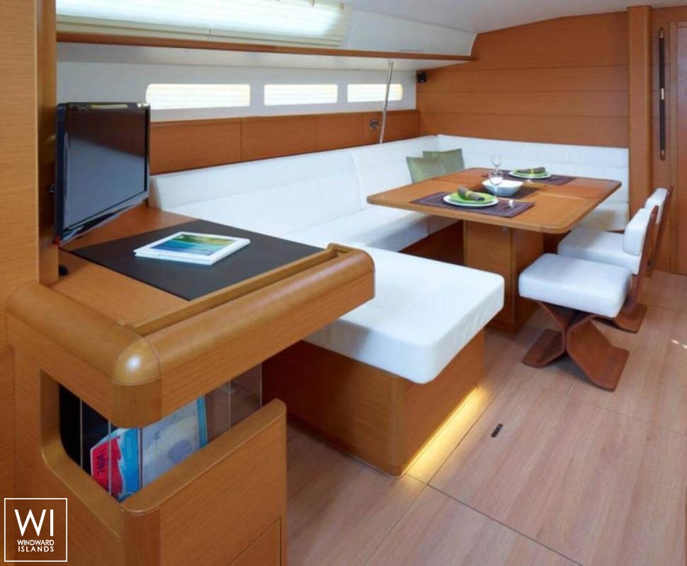 Sun Odyssey 519 Jeanneau Interior 4