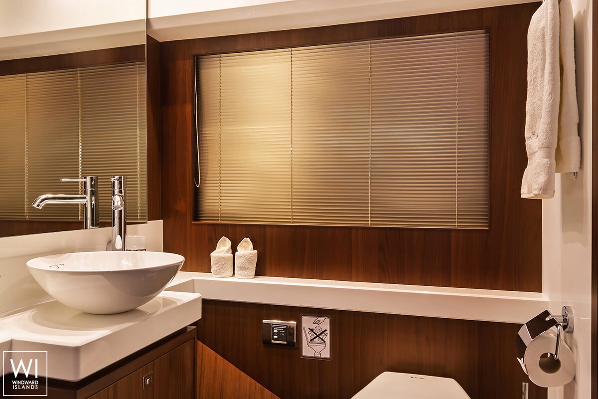 DESTINY   Princess Yachts Princess P 64 Interior 10