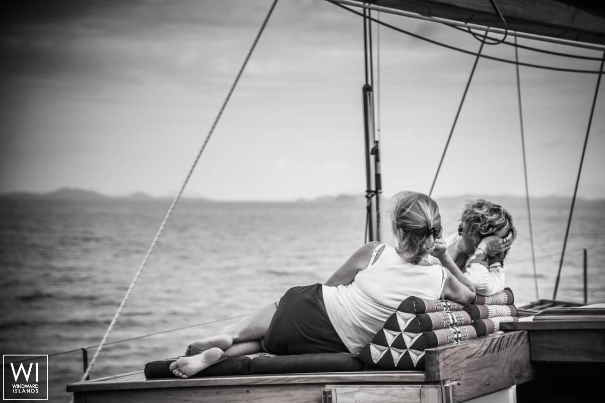 Aventure   Ketch  29M Interior 12