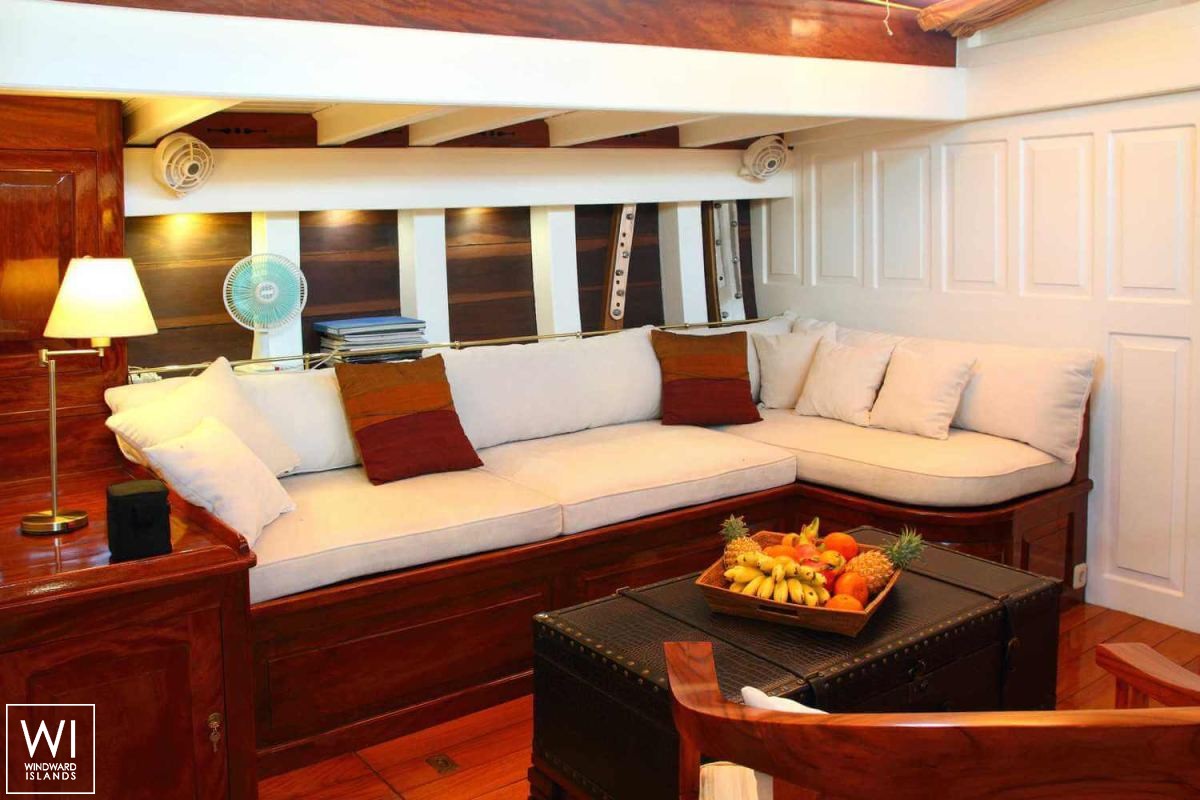 Aventure   Ketch  29M Interior 8