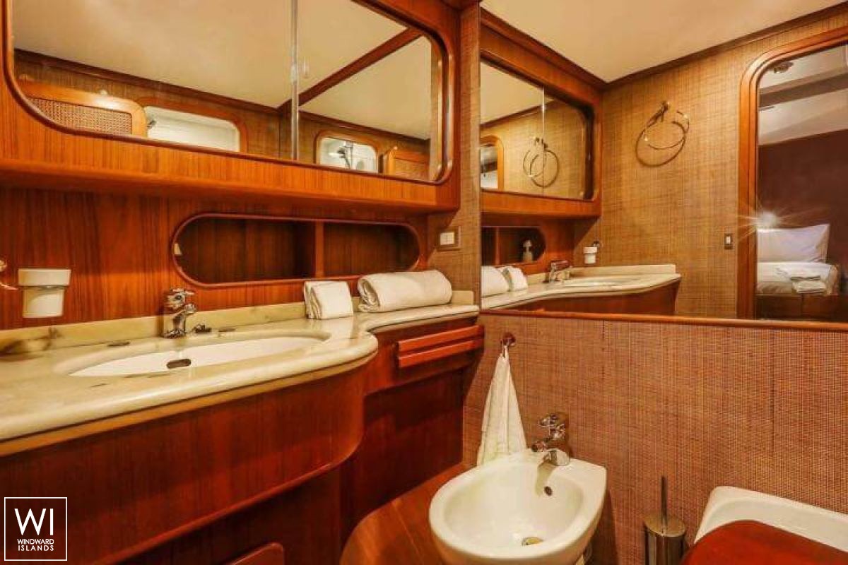 La Numero Uno (ex Clan VI) Perini Navi Ketch 40M Interior 12