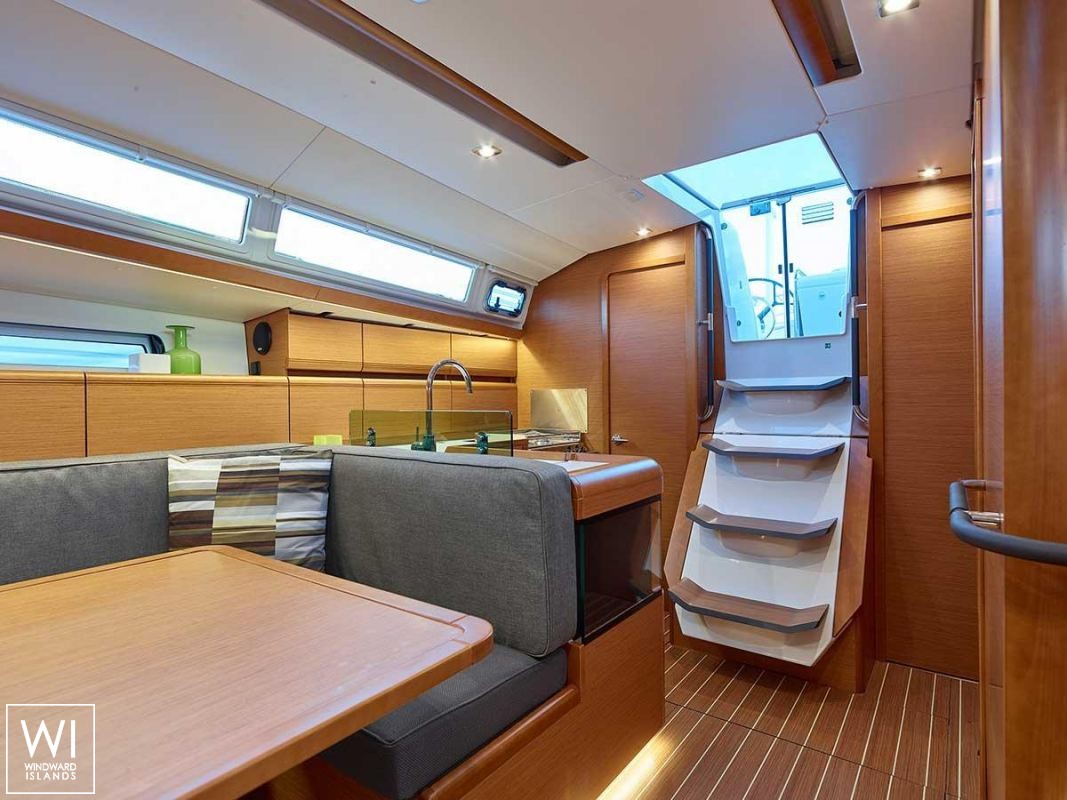 Sun Odyssey 419 Jeanneau Interior 1