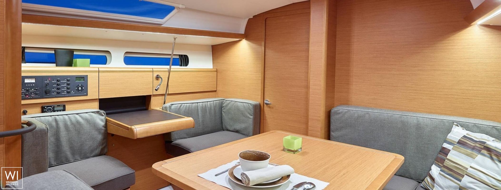 Sun Odyssey 419 Jeanneau Interior 2