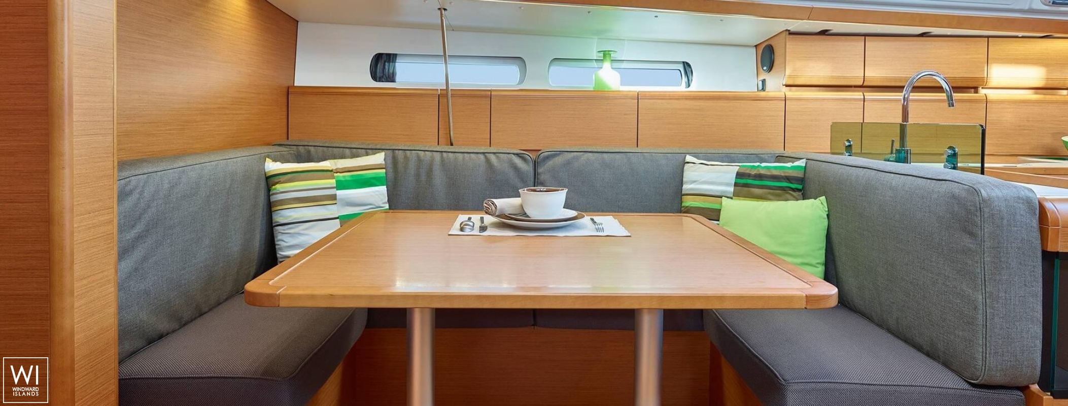 Sun Odyssey 419 Jeanneau Interior 4