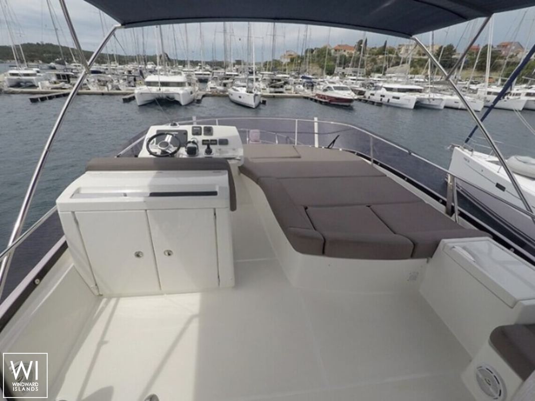 Serendipity I   Jeanneau Prestige 500 Fly Interior 9