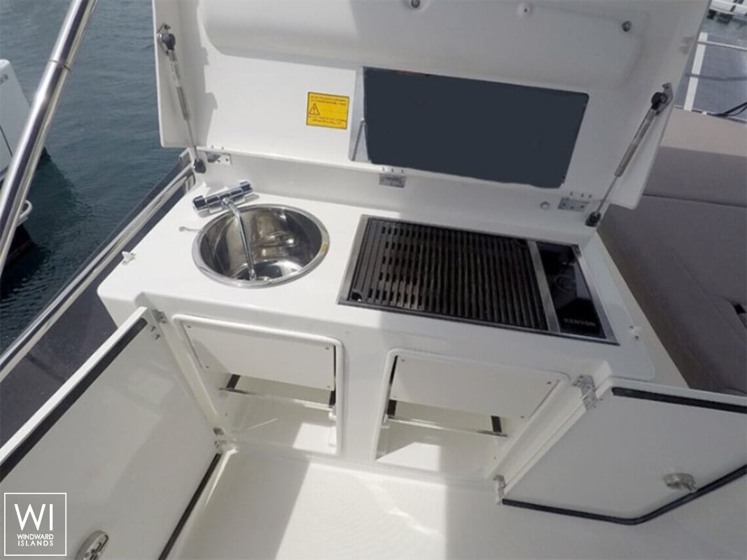 Serendipity I   Jeanneau Prestige 500 Fly Interior 10